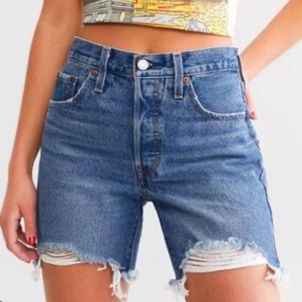 NWT Levi's 501 mid-thigh denim shorts size 32
